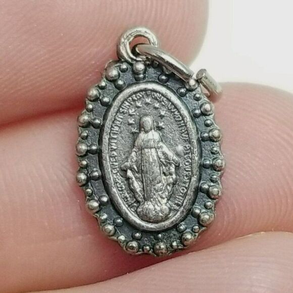 Vintage Religious Pendant Charm Medallion, Small Oval Silver Tone Saint, Estate - Picture 1 of 9